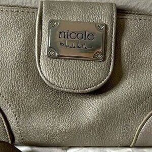 Nicole by Nicole Miller Womens Ladies Silver Crossbody or Wristlet Handbag Purse